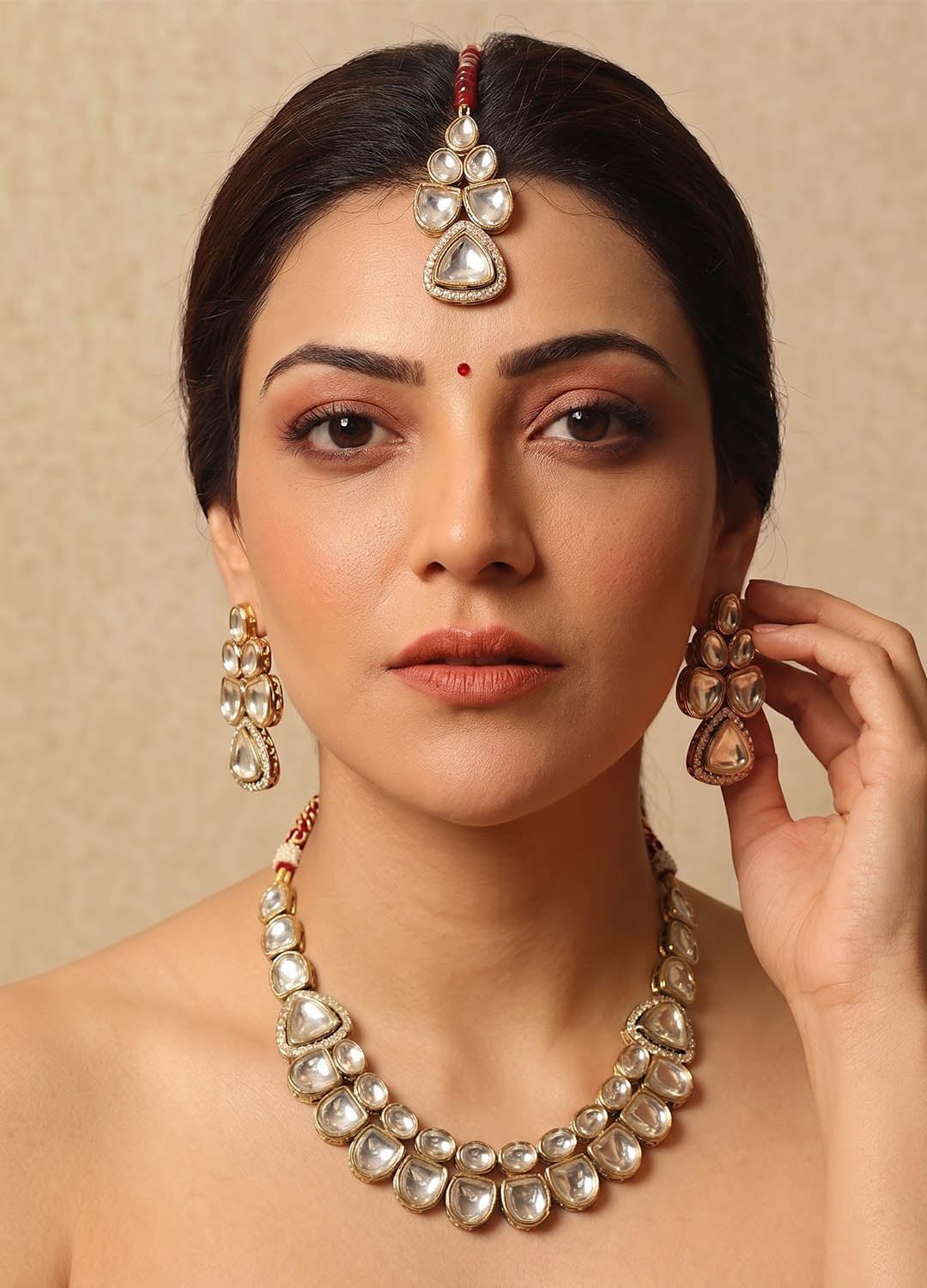Elegant kundan necklace with traditional bridal design